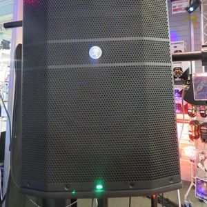 2 Mackie DRM-212 12" Powered Speaker